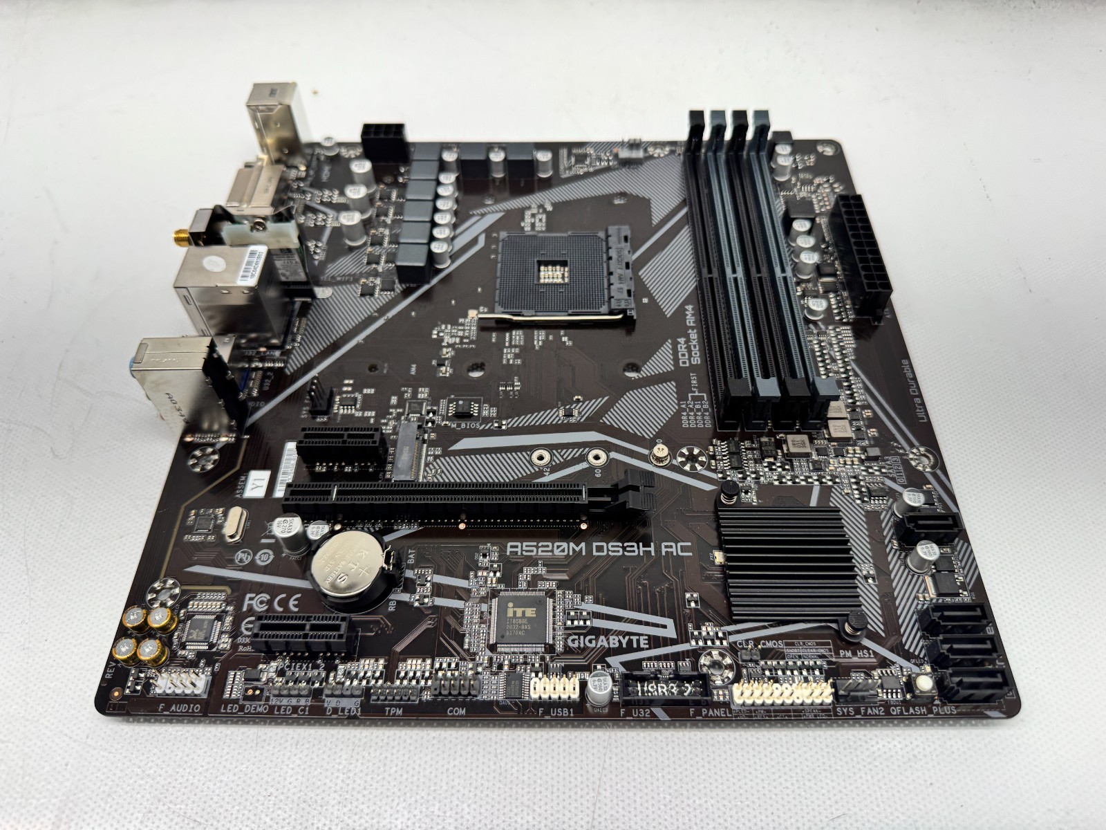 GIGABYTE A520M DS3H AC AMD AM4 Motherboard mATX GIGABYTE A520M DS3H AC AMD AM4 Motherboard mATX