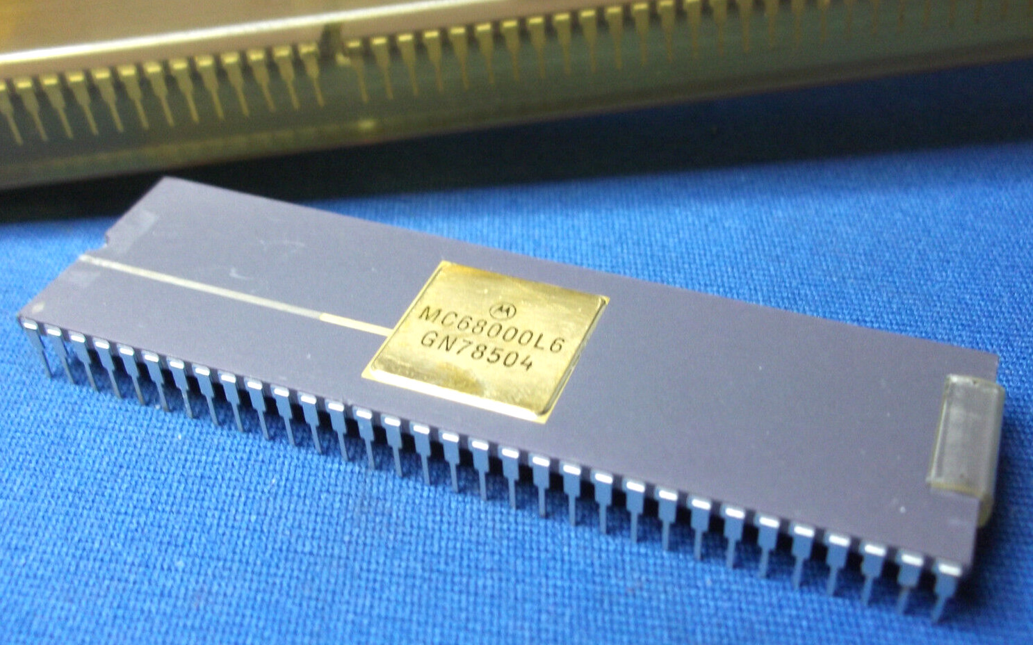 MC68000L6 CPU MOTOROLA VINTAGE 1983/85 64-Pin 68000 16-Bit MC68000L APPLE NEW MC68000L6 CPU MOTOROLA VINTAGE 1983/85 64-Pin 68000 16-Bit MC68000L APPLE NEW