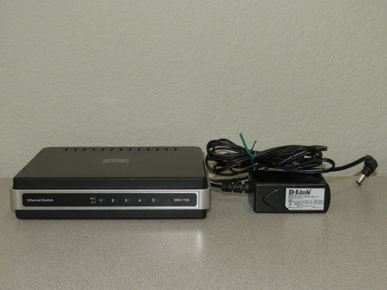 D-LINK DES-1105 5Port 10/100 Fast Ethernet Network INTERNET SWITCH 5x AVAL
