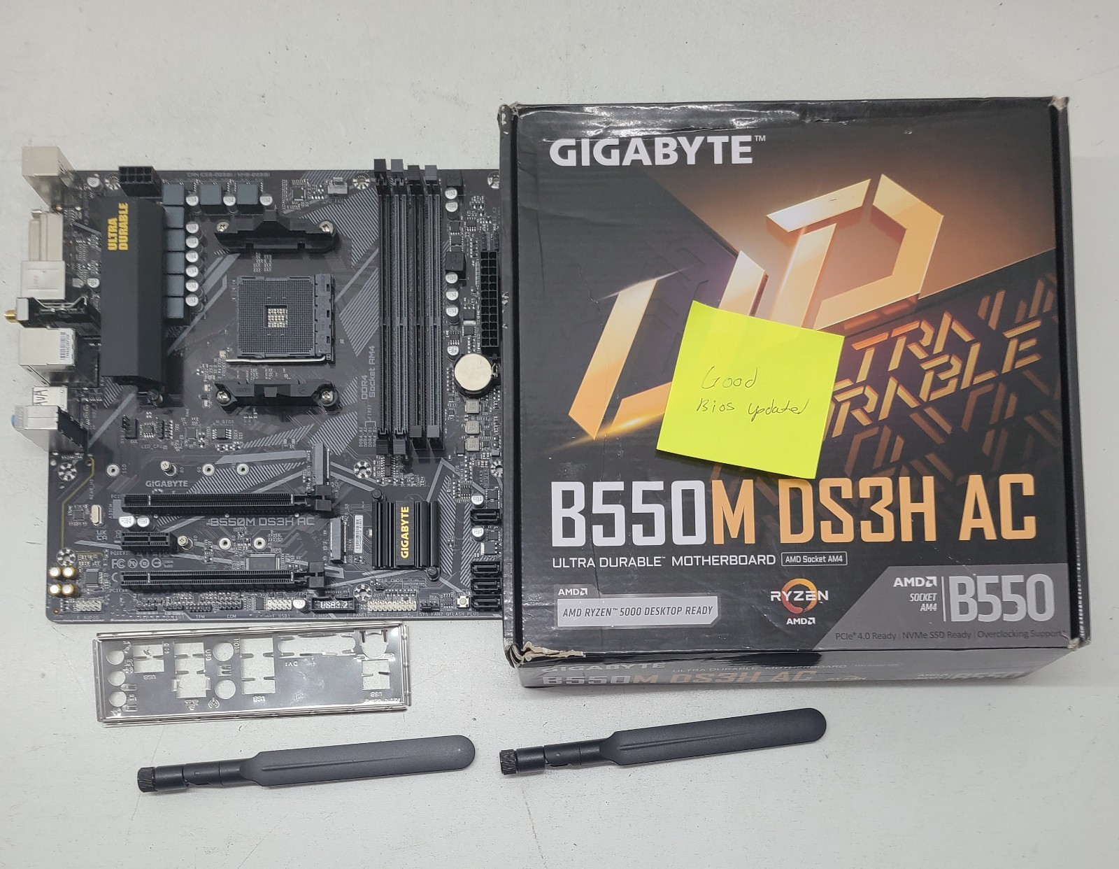Gigabyte B550M DS3H AC AMD AM4 microATX Motherboard (FL) Gigabyte B550M DS3H AC AMD AM4 microATX Motherboard (FL)