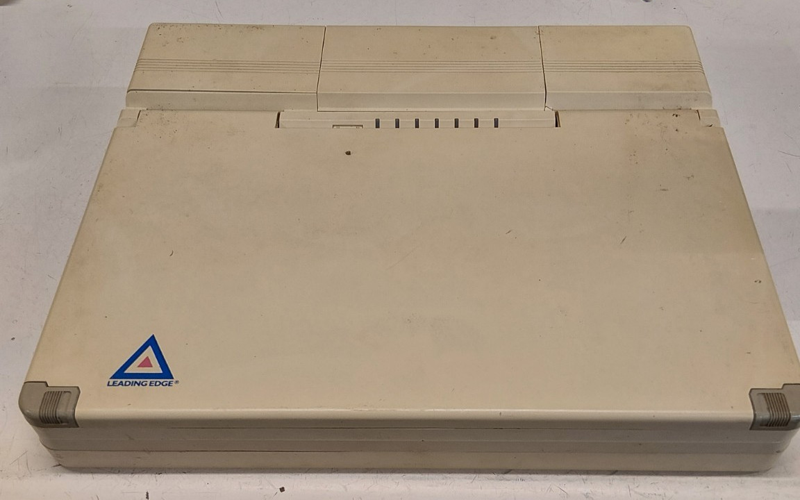VINTAGE LEADING EDGE LAPTOP LEP-9101-BP- POWERS UP VINTAGE LEADING EDGE LAPTOP LEP-9101-BP- POWERS UP