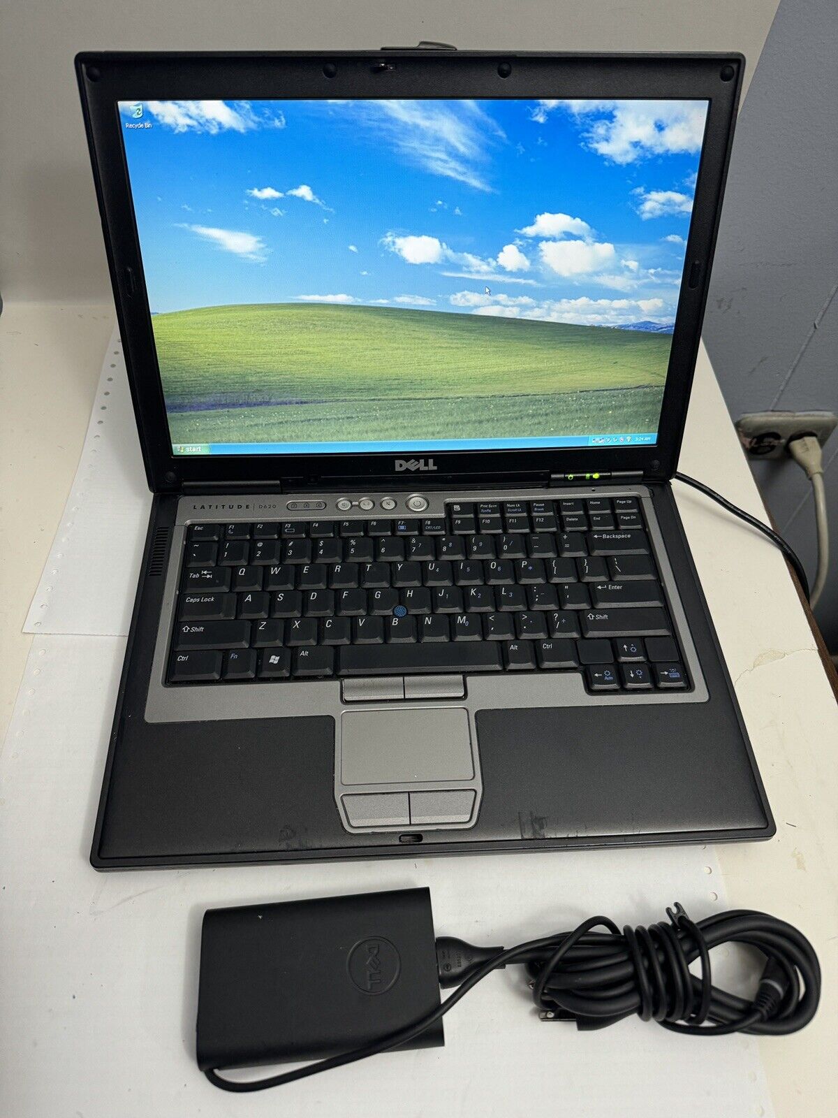 Dell D620 Laptop  Intel Core 2 1GB Ram 250GB Vintage Windows XP  Serial WWAN