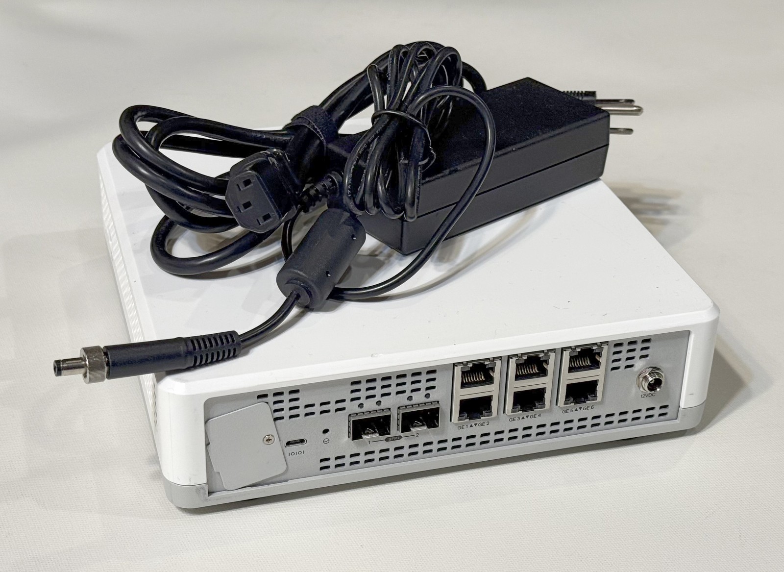 10GbE OPNsense Firewall VPN AES QAT 4-Core Atom C3558 2.20GHz 8GB DDR4 128GB SSD 10GbE OPNsense Firewall VPN AES QAT 4-Core Atom C3558 2.20GHz 8GB DDR4 128GB SSD