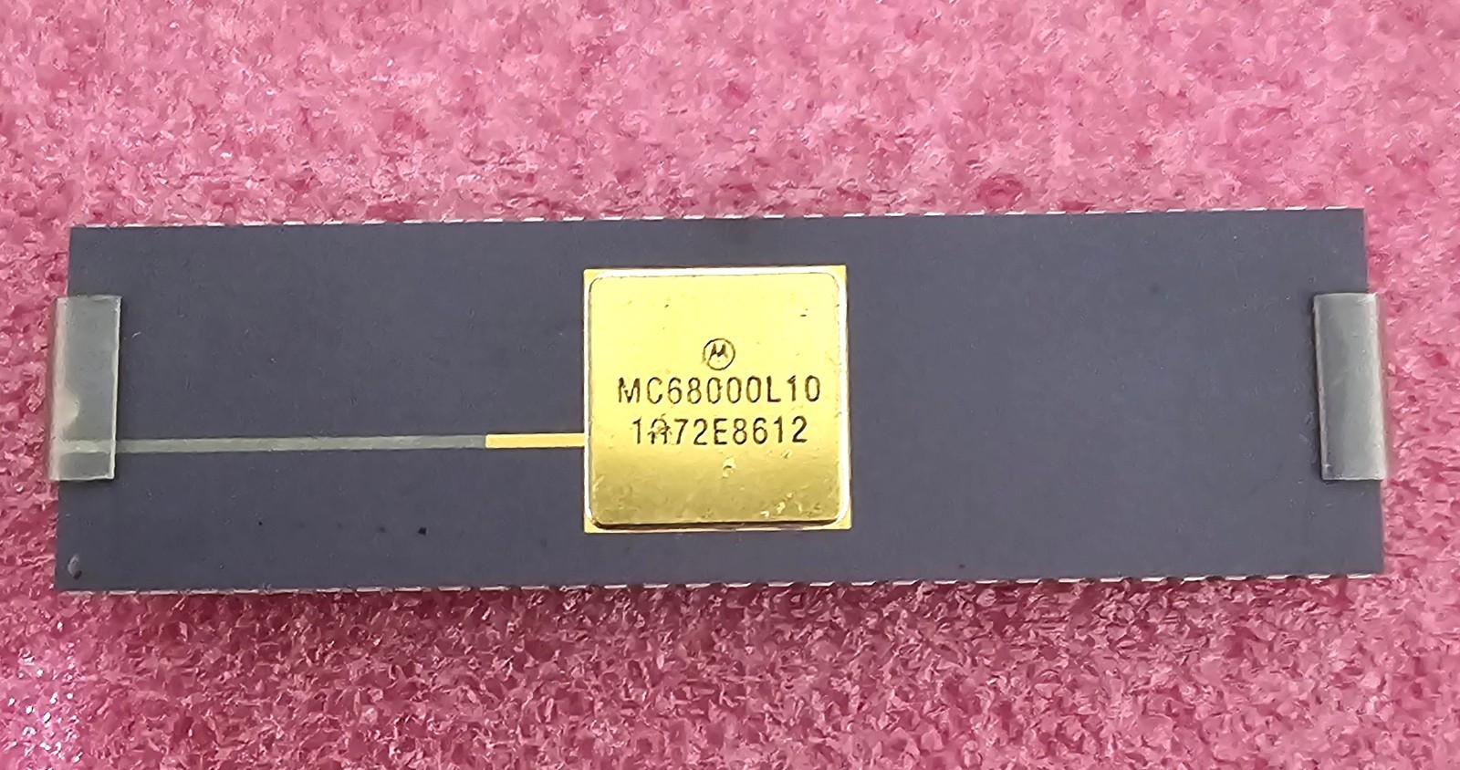 Motorola MC68000L10 MC68000 68000 Microprocessor CPU Gold Cap 10mhz 64pin DIP Motorola MC68000L10 MC68000 68000 Microprocessor CPU Gold Cap 10mhz 64pin DIP