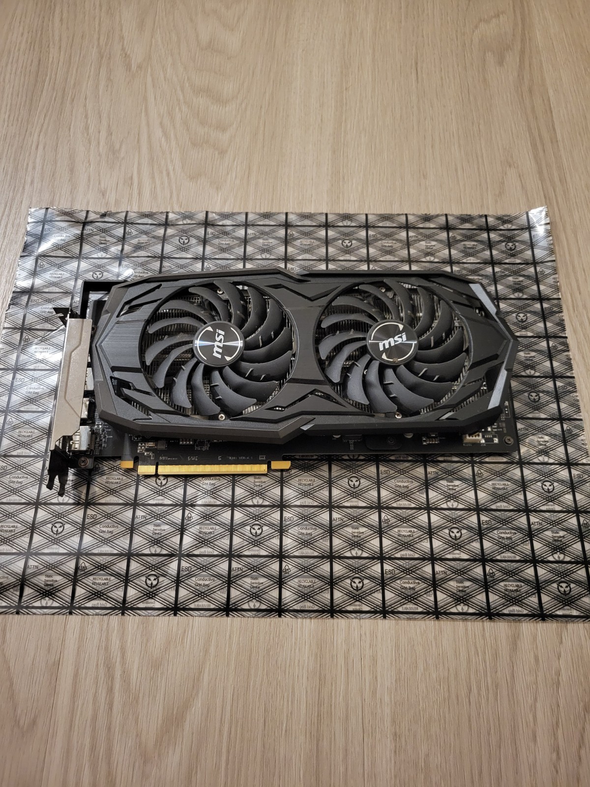 MSI Radeon RX 5600 XT GAMING MX GDDR6 Graphics Card - Used, great condition. MSI Radeon RX 5600 XT GAMING MX GDDR6 Graphics Card - Used, great condition.