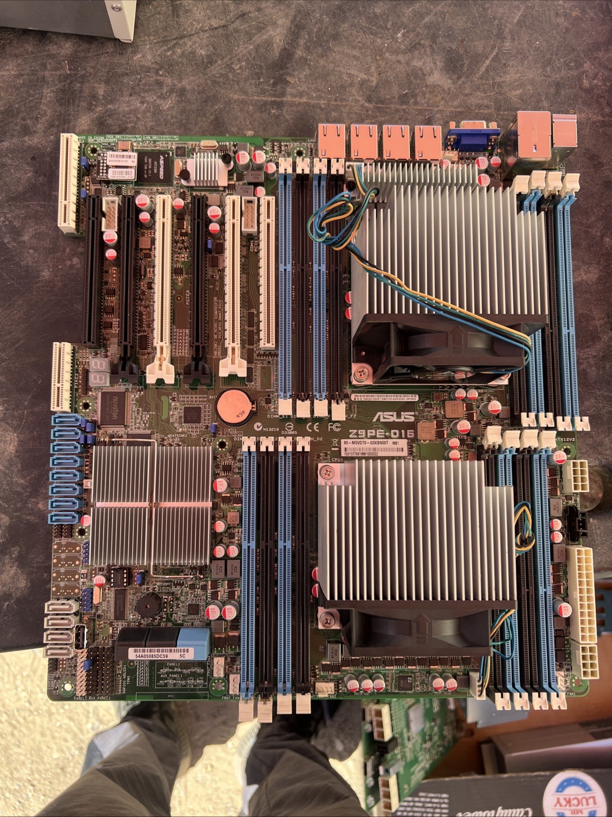 ASUS Z9PE-D16 SERVER MOTHERBOARD ASUS Z9PE-D16 SERVER MOTHERBOARD