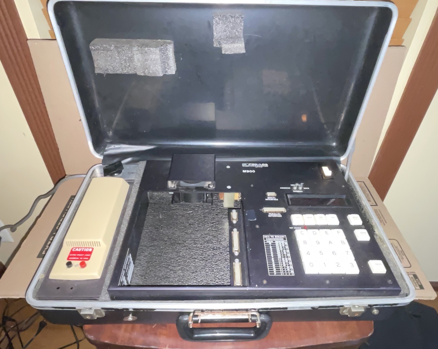 Vintage PRO-LOG M900 PROM PROGRAMMER COMPUTER FOR **PARTS/REPAIR ONLY ** Vintage PRO-LOG M900 PROM PROGRAMMER COMPUTER FOR **PARTS/REPAIR ONLY **
