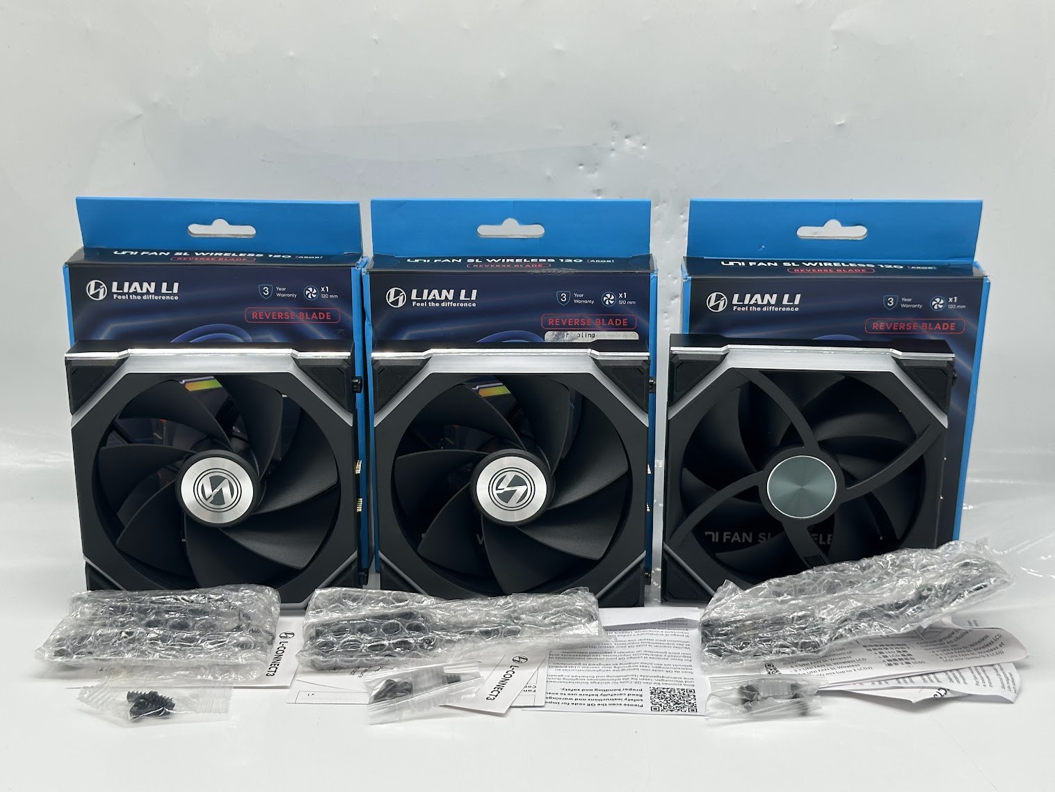 Set of 3 Lian Li UNI FAN SL Wireless Reverse Blade 120mm Case Fan - Black Set of 3 Lian Li UNI FAN SL Wireless Reverse Blade 120mm Case Fan - Black