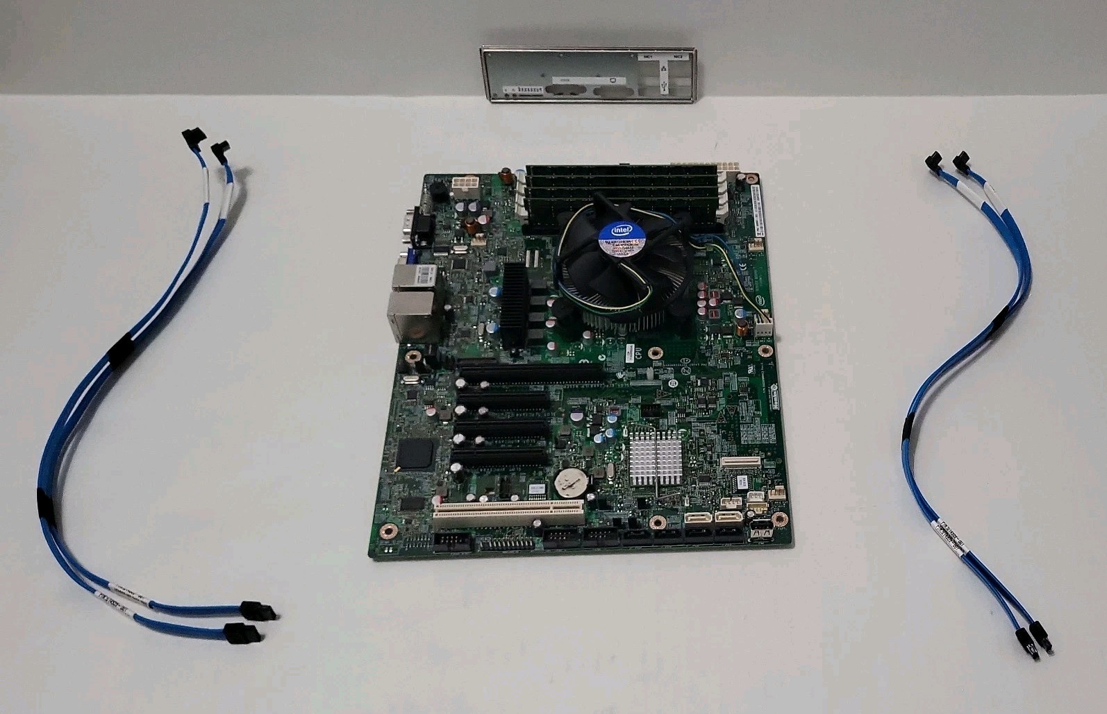 Intel Server Board S1200BTL Motherboard Intel Server Board S1200BTL Motherboard