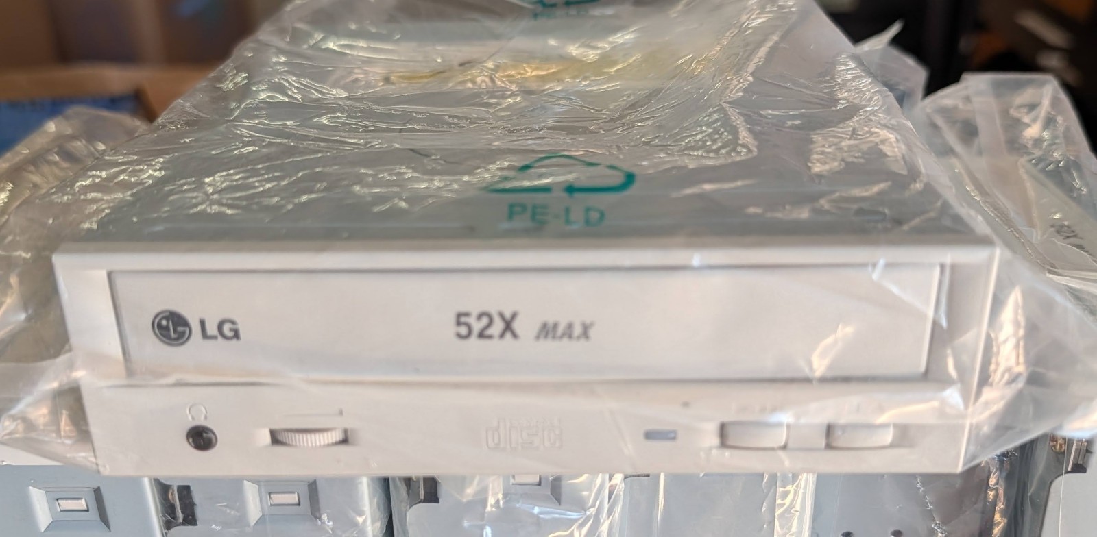Vintage LG GCR-8521B 52X MAX Beige IDE CD-ROM Drive PATA Retro PC Win 98 NOS Vintage LG GCR-8521B 52X MAX Beige IDE CD-ROM Drive PATA Retro PC Win 98 NOS
