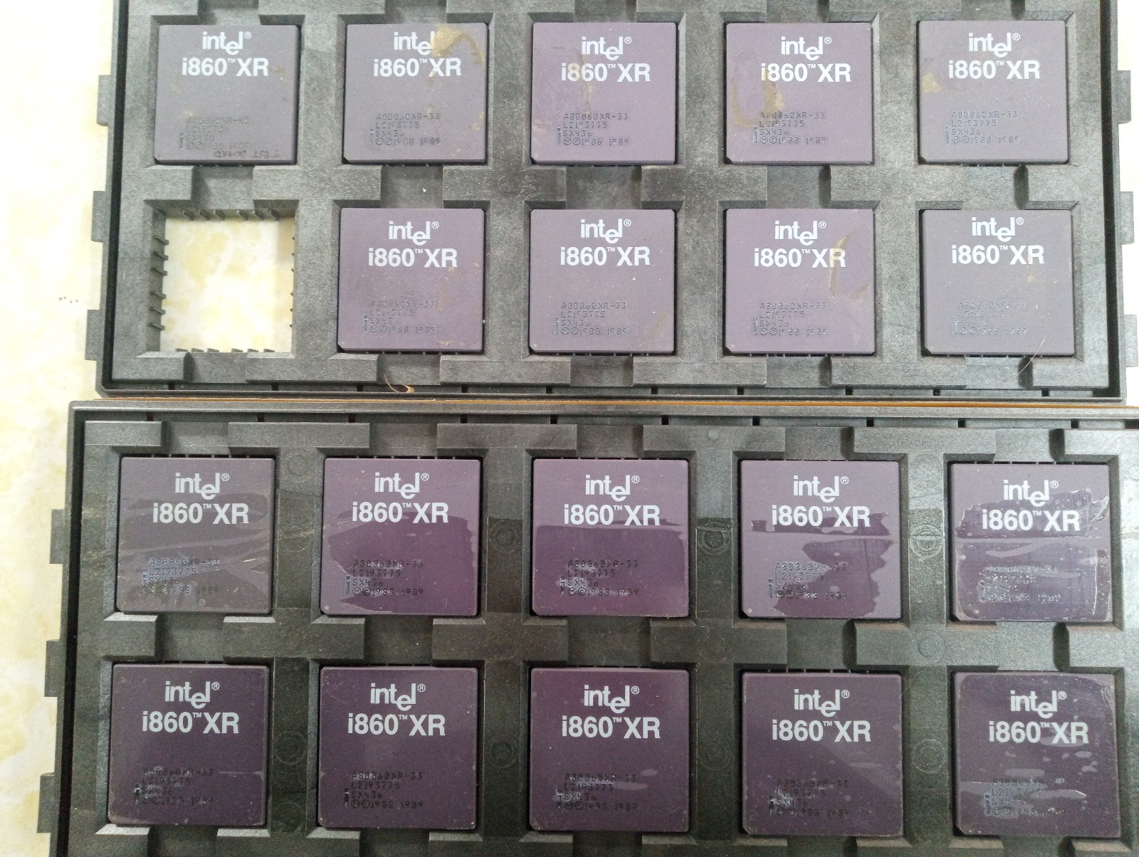Rare Vintage Ceramic Gold Plated CPU Intel i860 XR A80860XR-33 SX438 Rare Vintage Ceramic Gold Plated CPU Intel i860 XR A80860XR-33 SX438