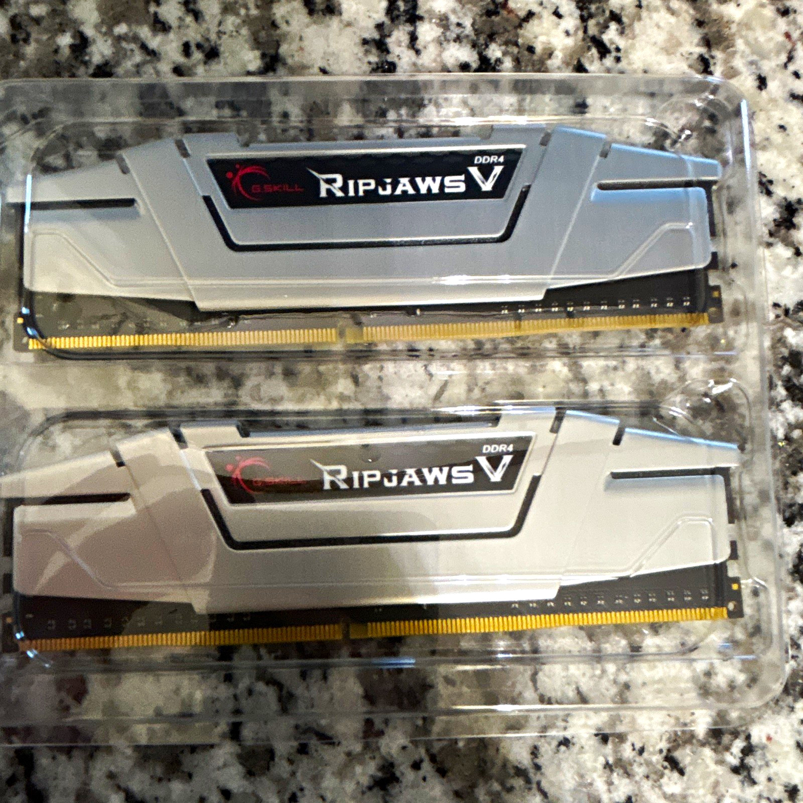 G.SKILL Ripjaws V 16GB (2x8GB) DDR4-3000 PC4-24000 DIMM XMP F4-3000C16S-8GVSB