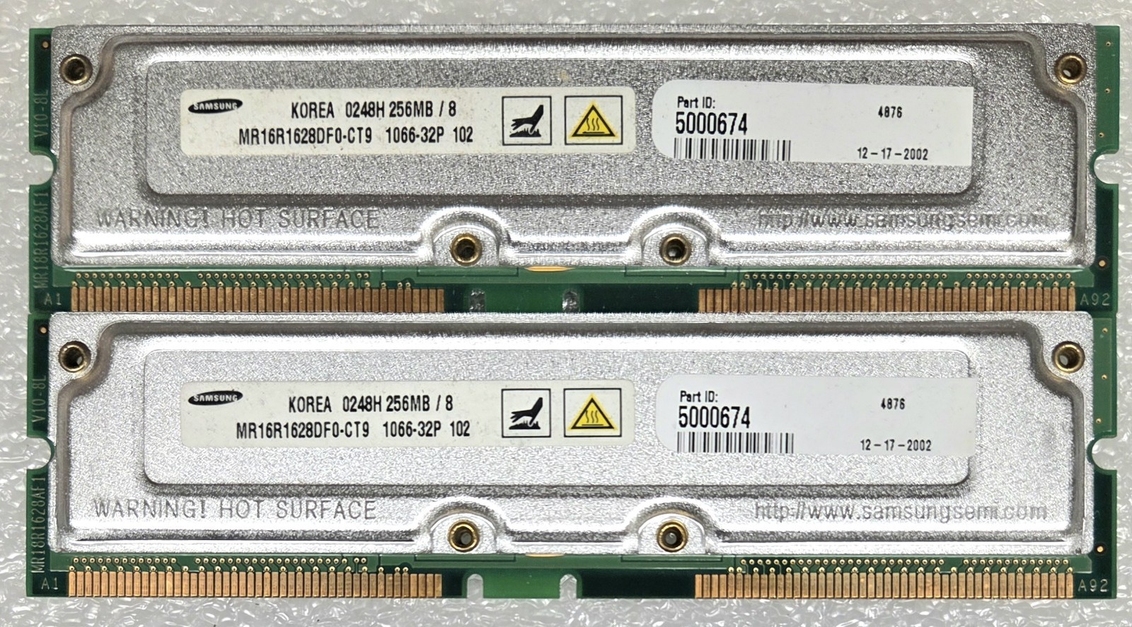 2x Infineon 256MB 800Mhz 45ns Rambus Direct RDRAM, ECC, HYR1812840G-845 2x Infineon 256MB 800Mhz 45ns Rambus Direct RDRAM, ECC, HYR1812840G-845