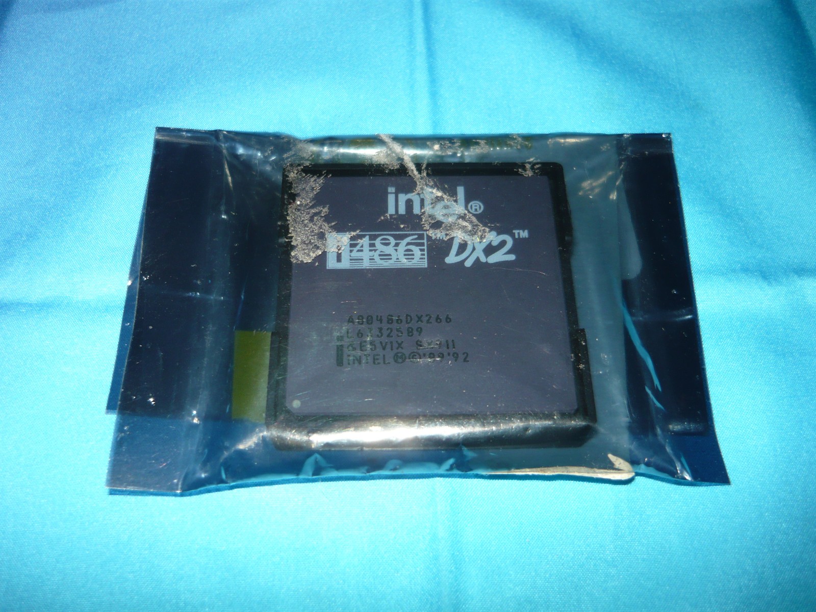 Vintage Intel 486DX2 66MHz CPU Processor Socket 3 A80486DX266 Used Vintage Intel 486DX2 66MHz CPU Processor Socket 3 A80486DX266 Used