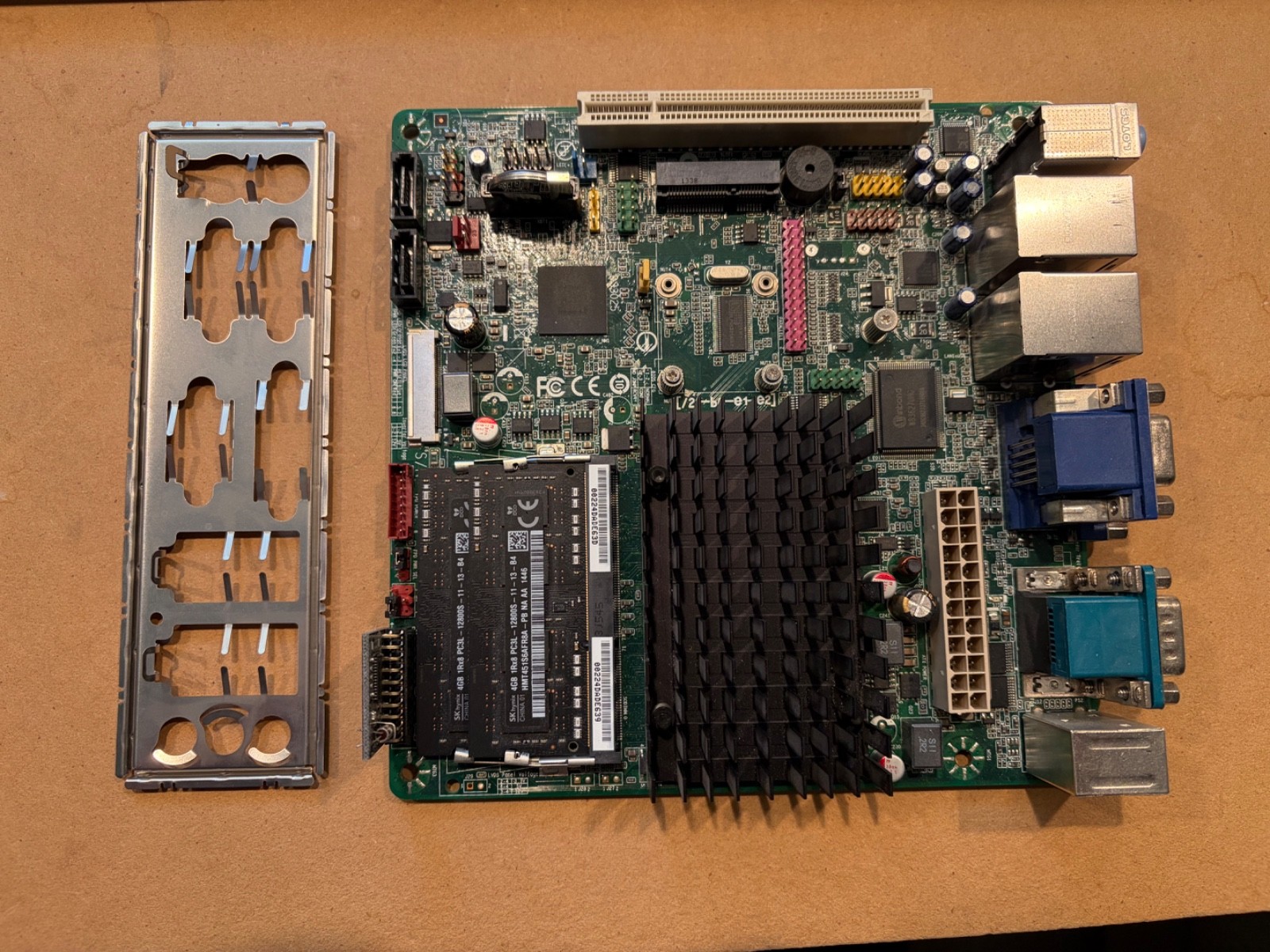 Intel D2500CCE Atom D2500 Dual LAN Dual COM 8GB Fanless pfSense OPNsense TESTED Intel D2500CCE Atom D2500 Dual LAN Dual COM 8GB Fanless pfSense OPNsense TESTED