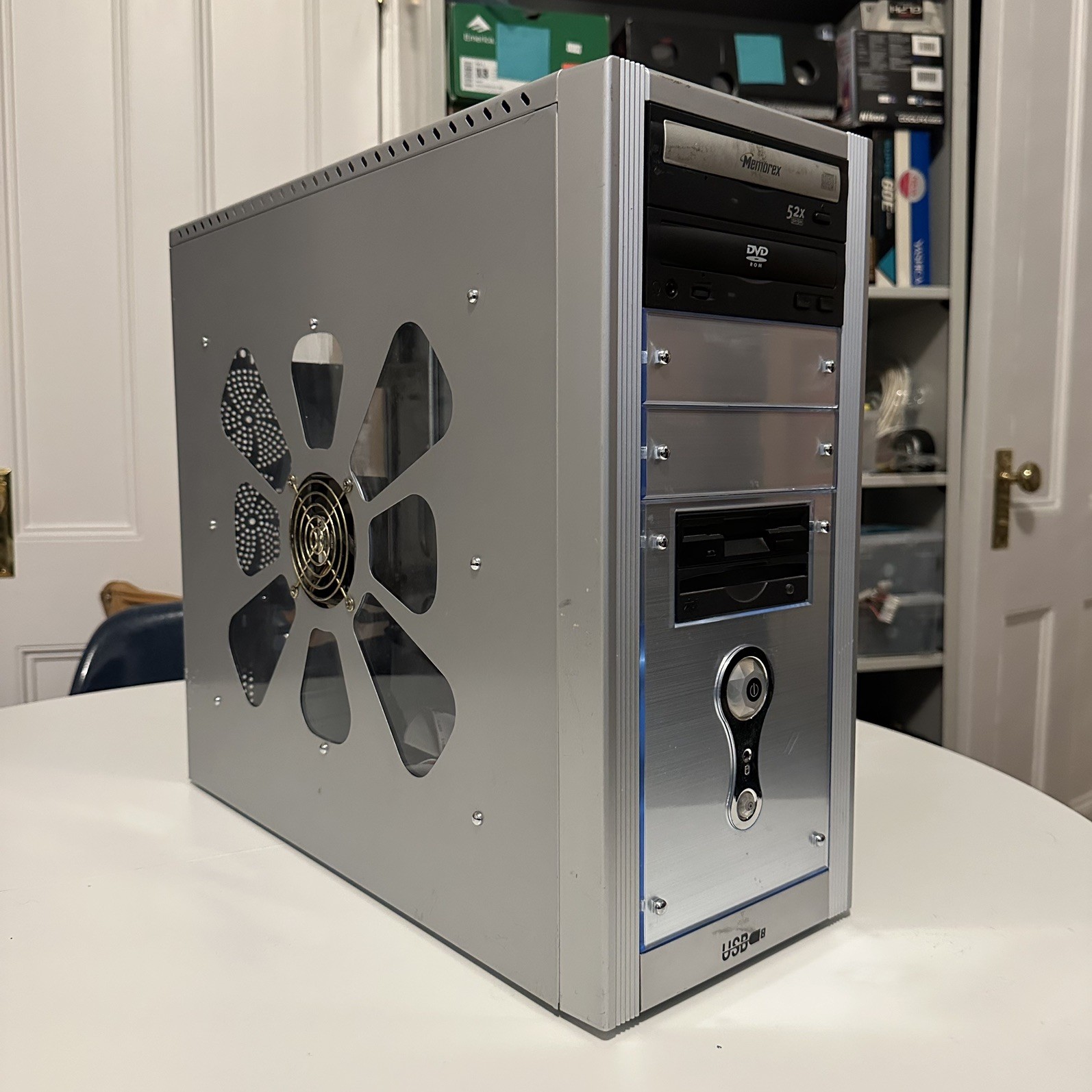 Vintage Early 2000s ATX Gaming PC Case Acrylic Side Panel Working Case Light Vintage Early 2000s ATX Gaming PC Case Acrylic Side Panel Working Case Light