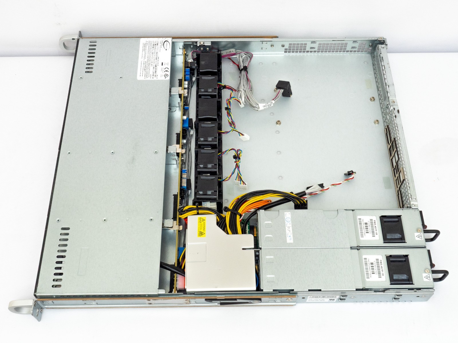 Supermicro CSE-813MFTQC-R407CB 1U Server Case 400W Redundant 80+ Plus Platinum Supermicro CSE-813MFTQC-R407CB 1U Server Case 400W Redundant 80+ Plus Platinum