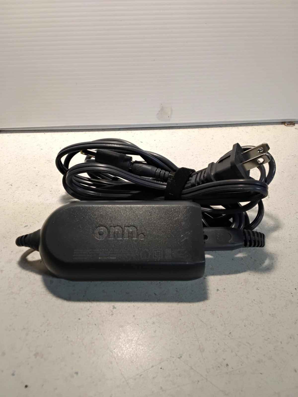 ONN ADS-65QI-19A-2 65W Universal Laptop Charger Single Tip Only ONN ADS-65QI-19A-2 65W Universal Laptop Charger Single Tip Only