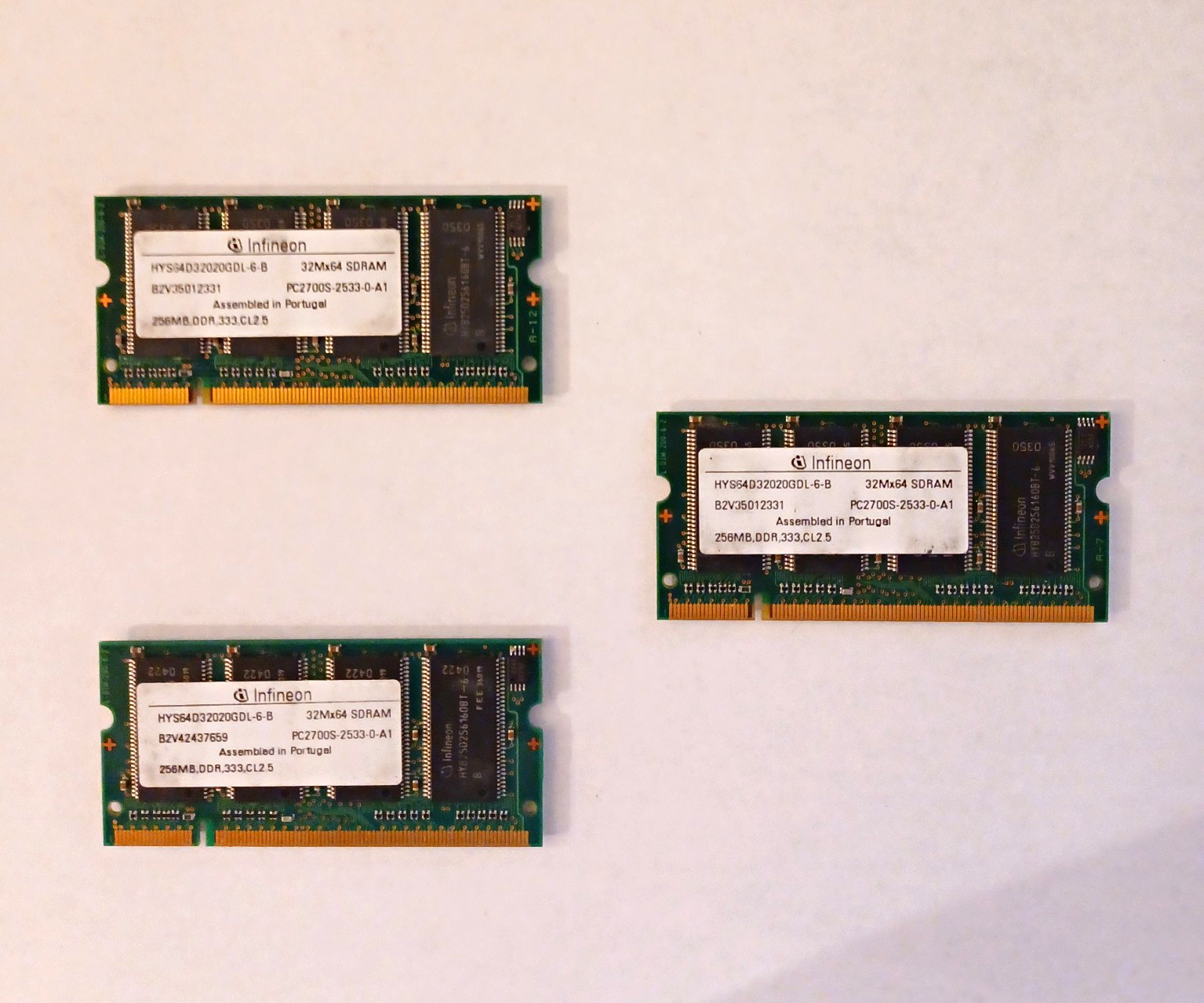 3x Infineon 256MB DDR DIMM 32Mx64 SDRAM PC2700S-2533-0-A1 3x Infineon 256MB DDR DIMM 32Mx64 SDRAM PC2700S-2533-0-A1