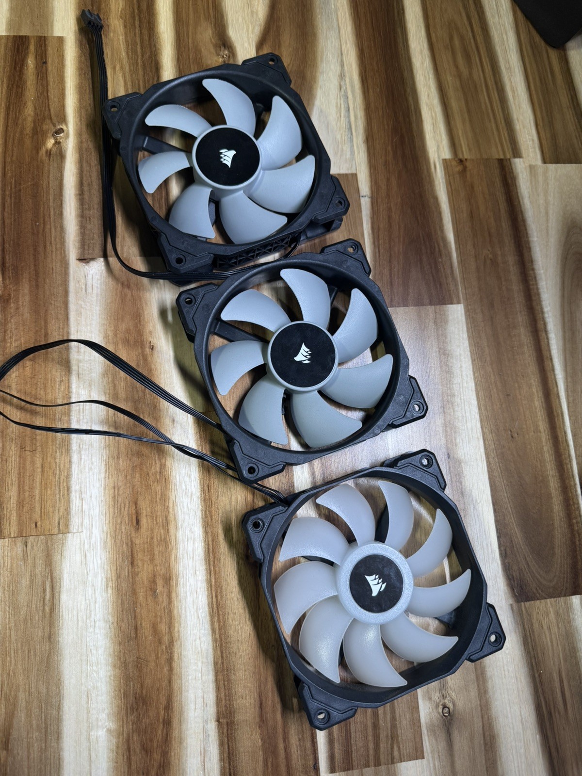 CORSAIR Fan, 120x120x25mm,12V, 1500A±200 RPM, 2x Black Frame 1x RGB RWF0016
