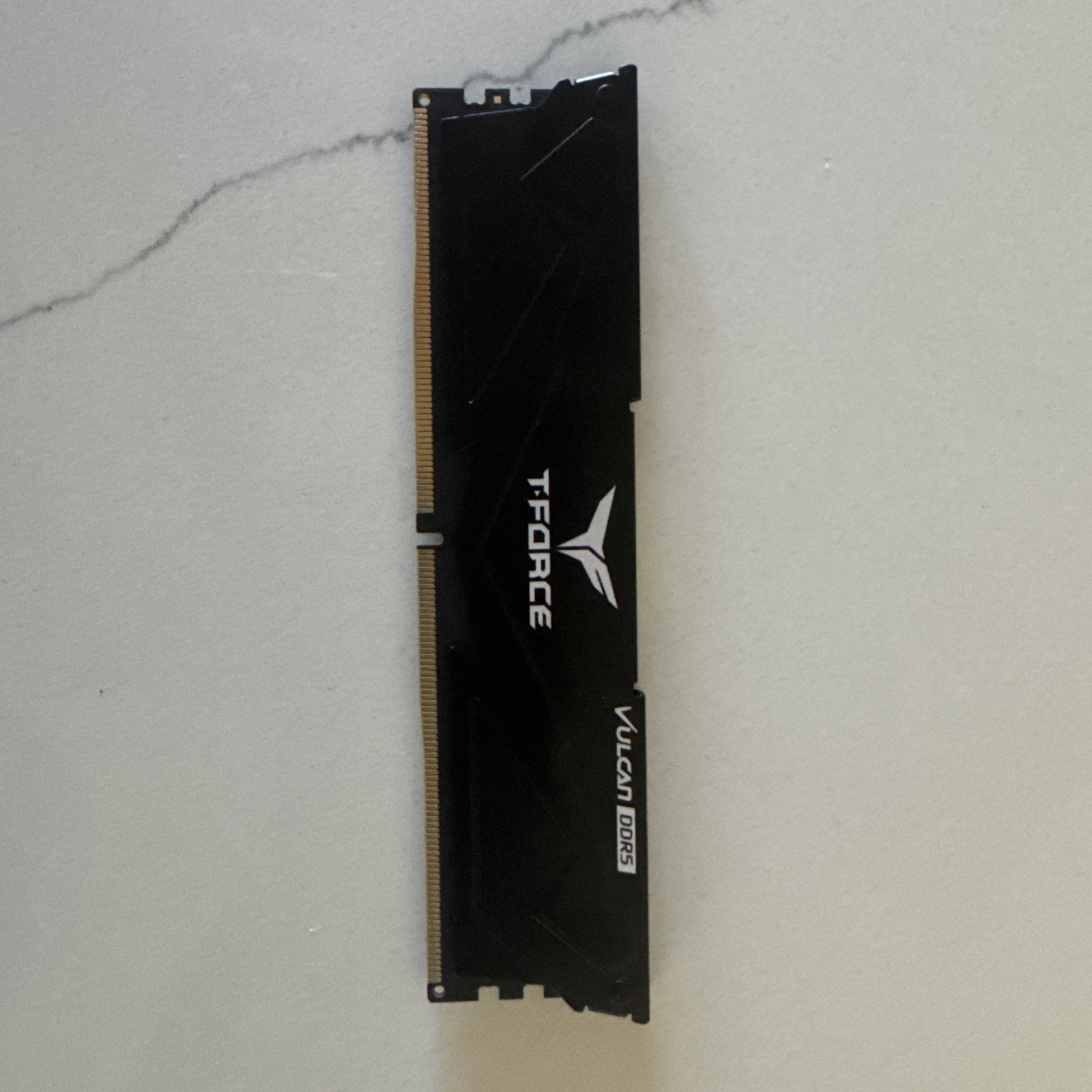 TEAMGROUP T-Force Vulcan 1x16GB DDR5 6000 CL38 Desktop RAM FLBD516G6000HC38JBK