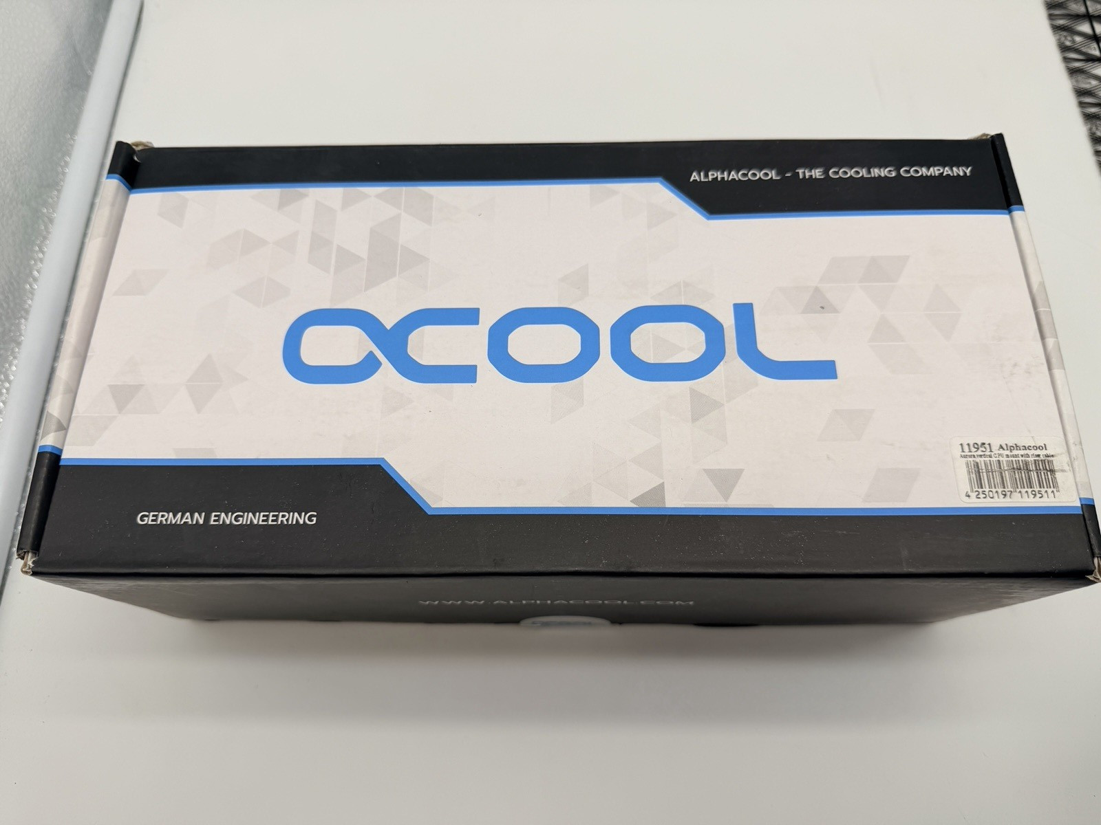 Alphacool Aurora Vertical GPU Mount with Riser Cable (11951) Alphacool Aurora Vertical GPU Mount with Riser Cable (11951)