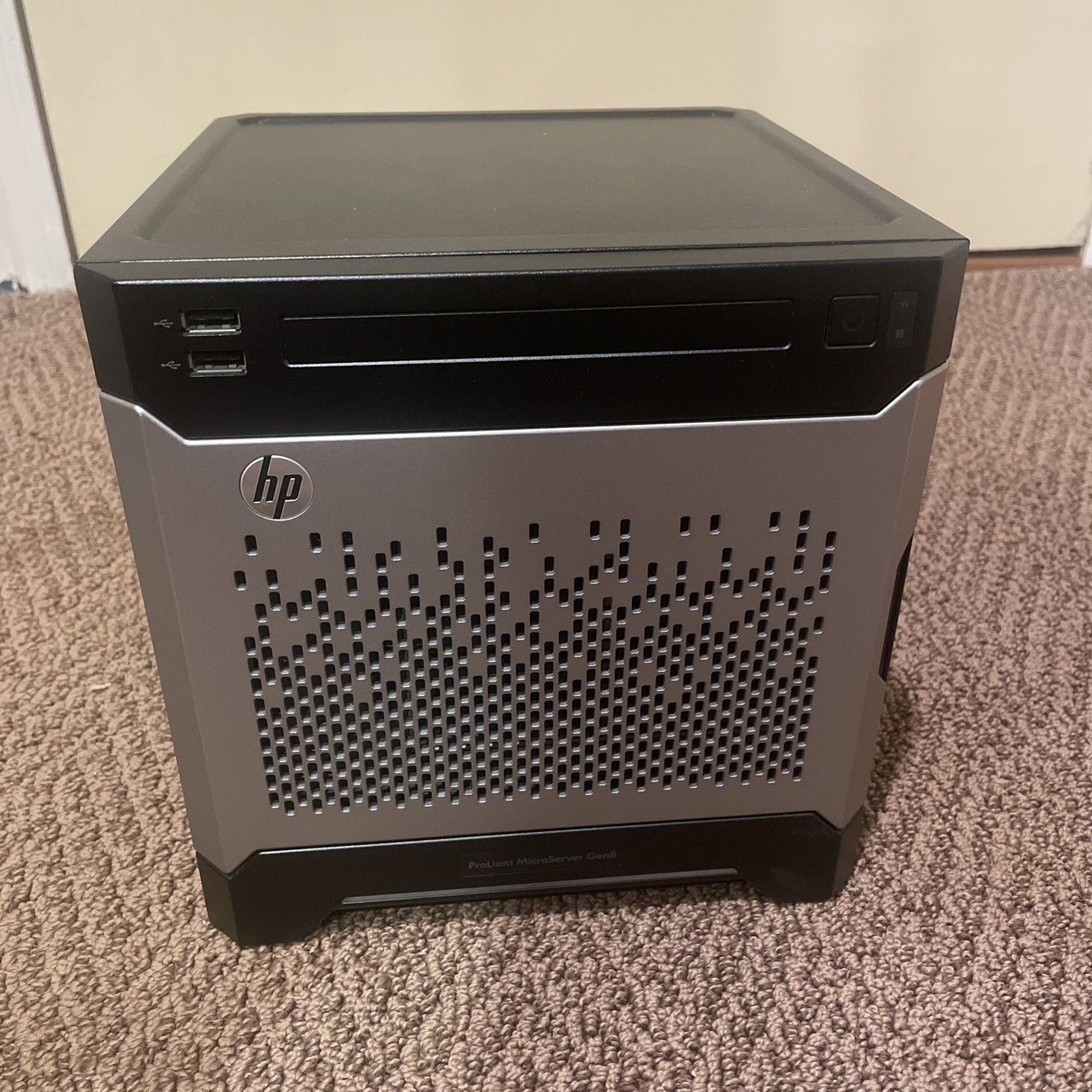 HP MicroServer Gen8 Xeon 4-core E3-1280v2 16GB + 6TB Proxmox iLO licensed HP MicroServer Gen8 Xeon 4-core E3-1280v2 16GB + 6TB Proxmox iLO licensed