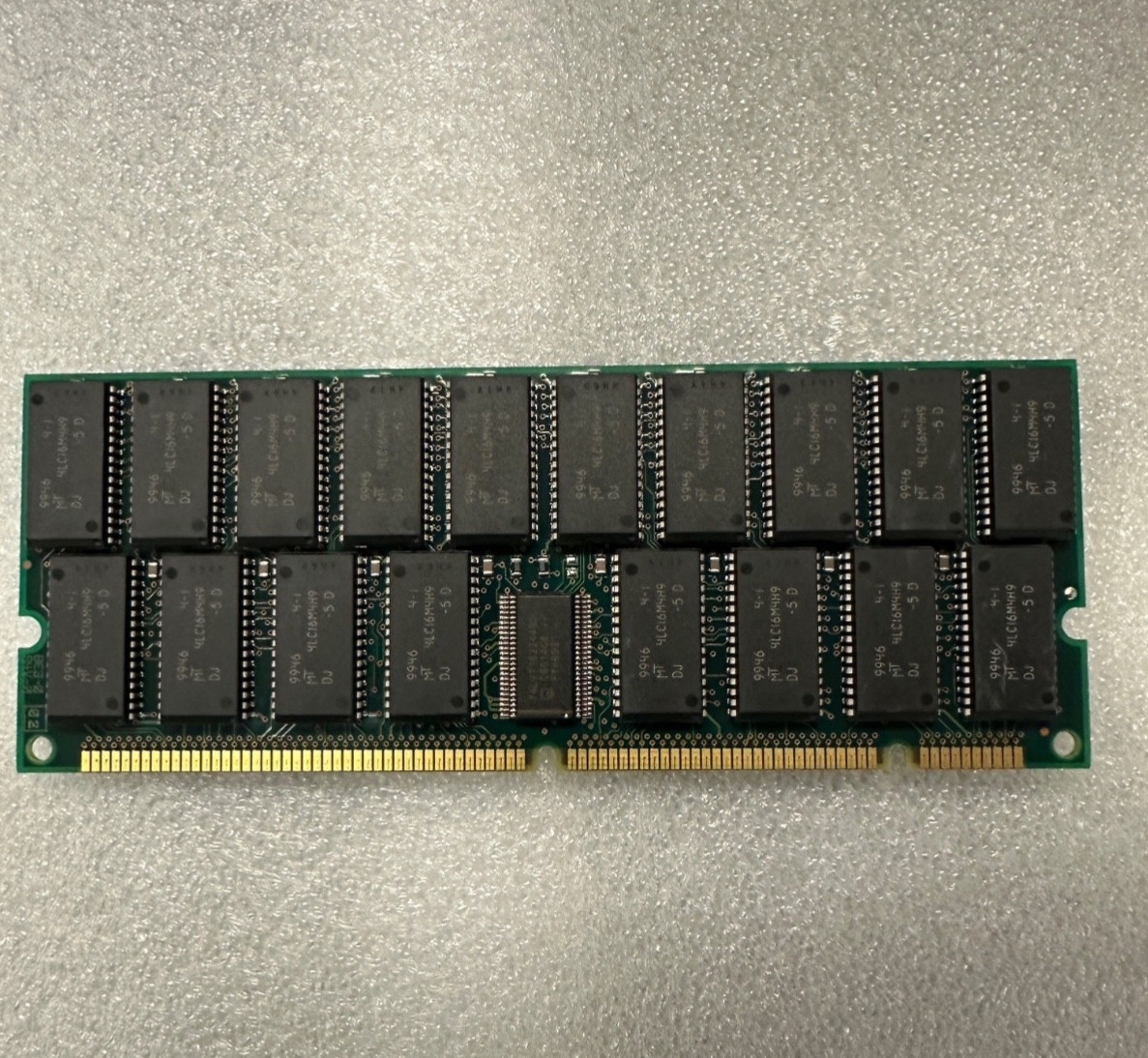 Micron 256MB 168pin 4K 16chip 16X4 Buffered ECC EDO 50NS Memory MT36LD3272G-5-X Micron 256MB 168pin 4K 16chip 16X4 Buffered ECC EDO 50NS Memory MT36LD3272G-5-X