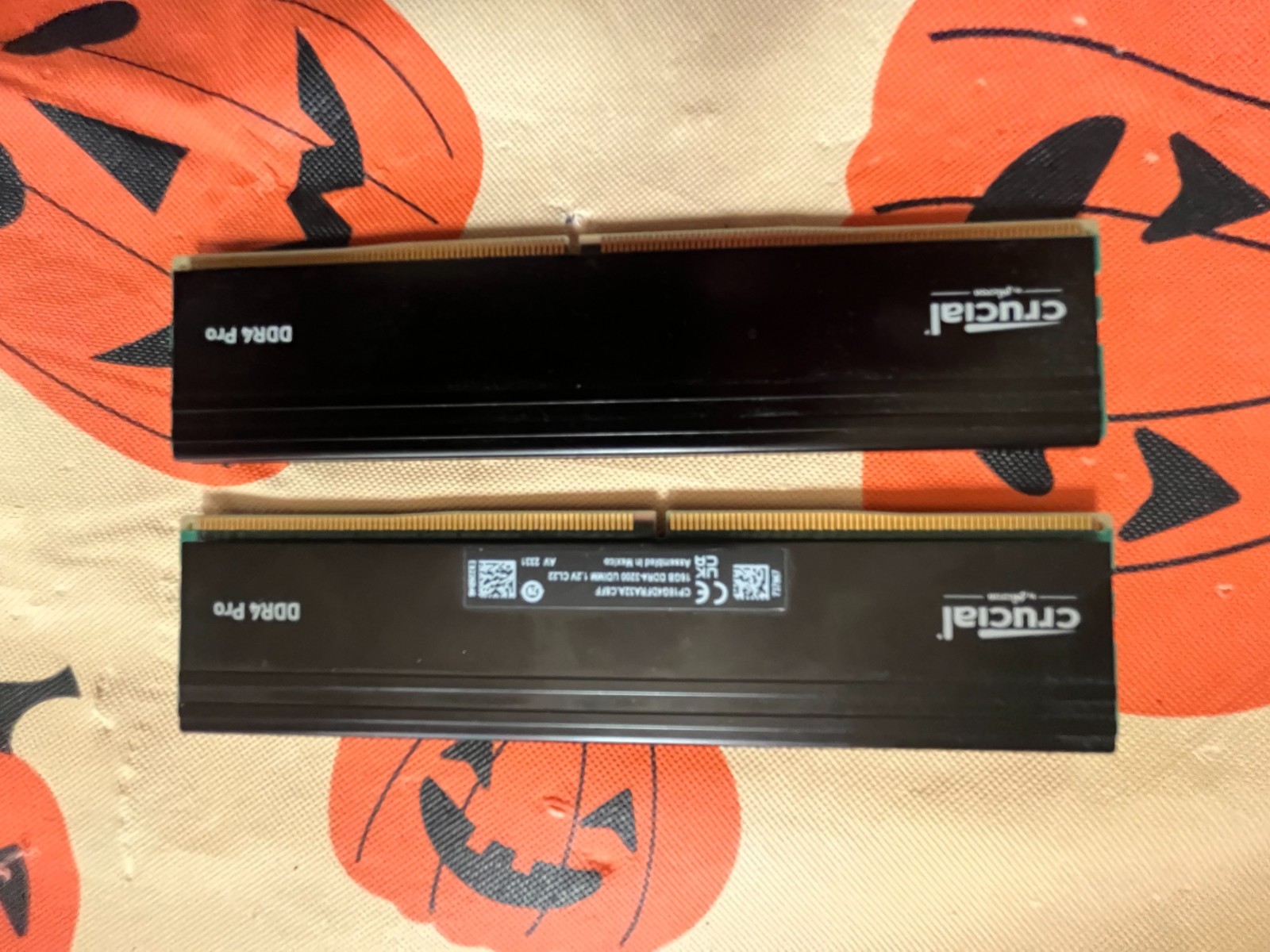 Crucial DDR4 Pro 32GB (2x16GB) DDR4-3200 DIMM 288-Pin RAM Kit