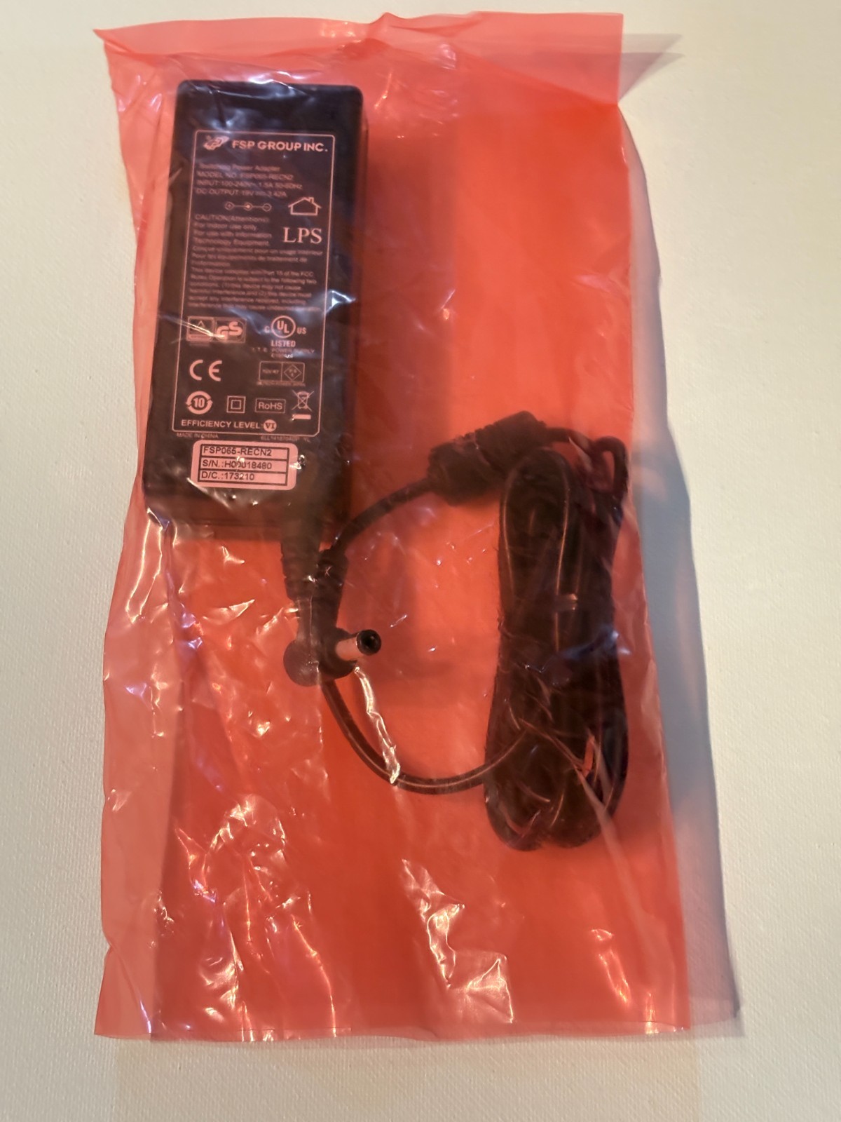 New Genuine FSP FSP065-RECN2 19V 3.42A 65W Power Supply 5.5mm x 2.5mm