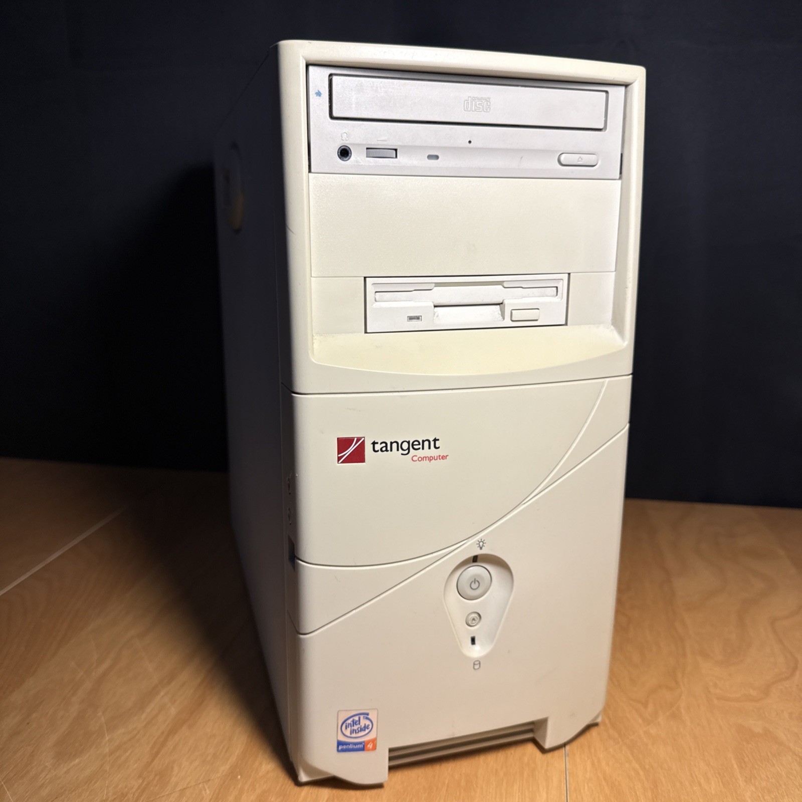 Vintage Tangent CHP008A Computer Pentium 4 1.5Ghz w/28.5Gb HD & 512MB Ram WORKS