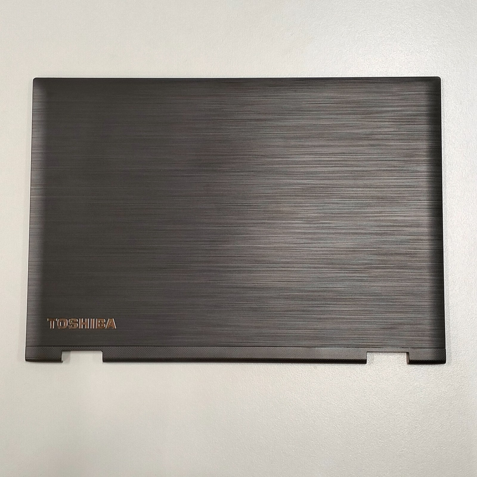 OEM Toshiba Satellite E45W-C L40DW-C L40W-C Top Back Cover + Antenna H000089500 OEM Toshiba Satellite E45W-C L40DW-C L40W-C Top Back Cover + Antenna H000089500