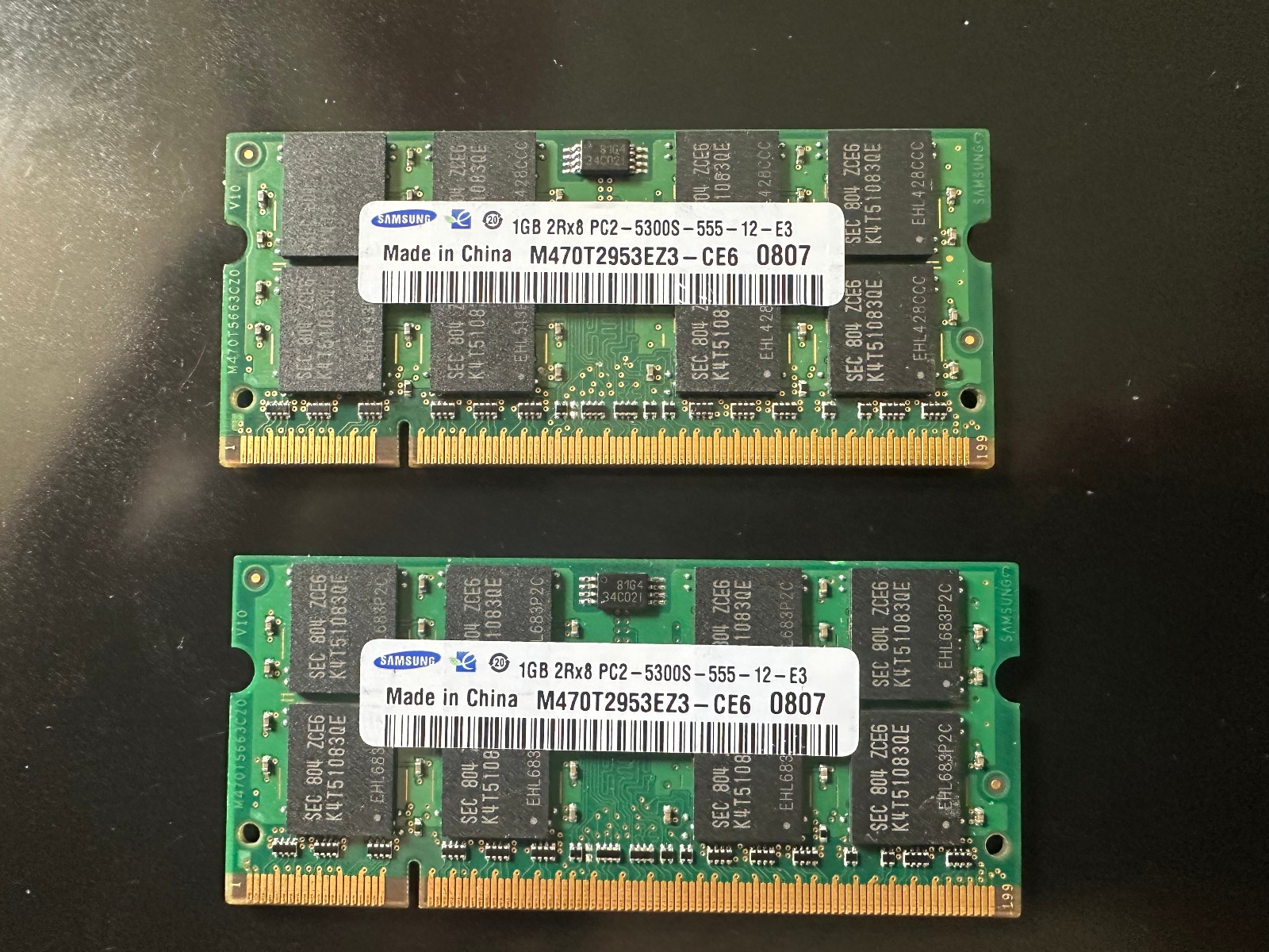 Samsung 2GB (2x 1 GB) DDR2 PC2-5300S-555-12-e3 SODIMM Memory CNM470T2953EZ3-CE6