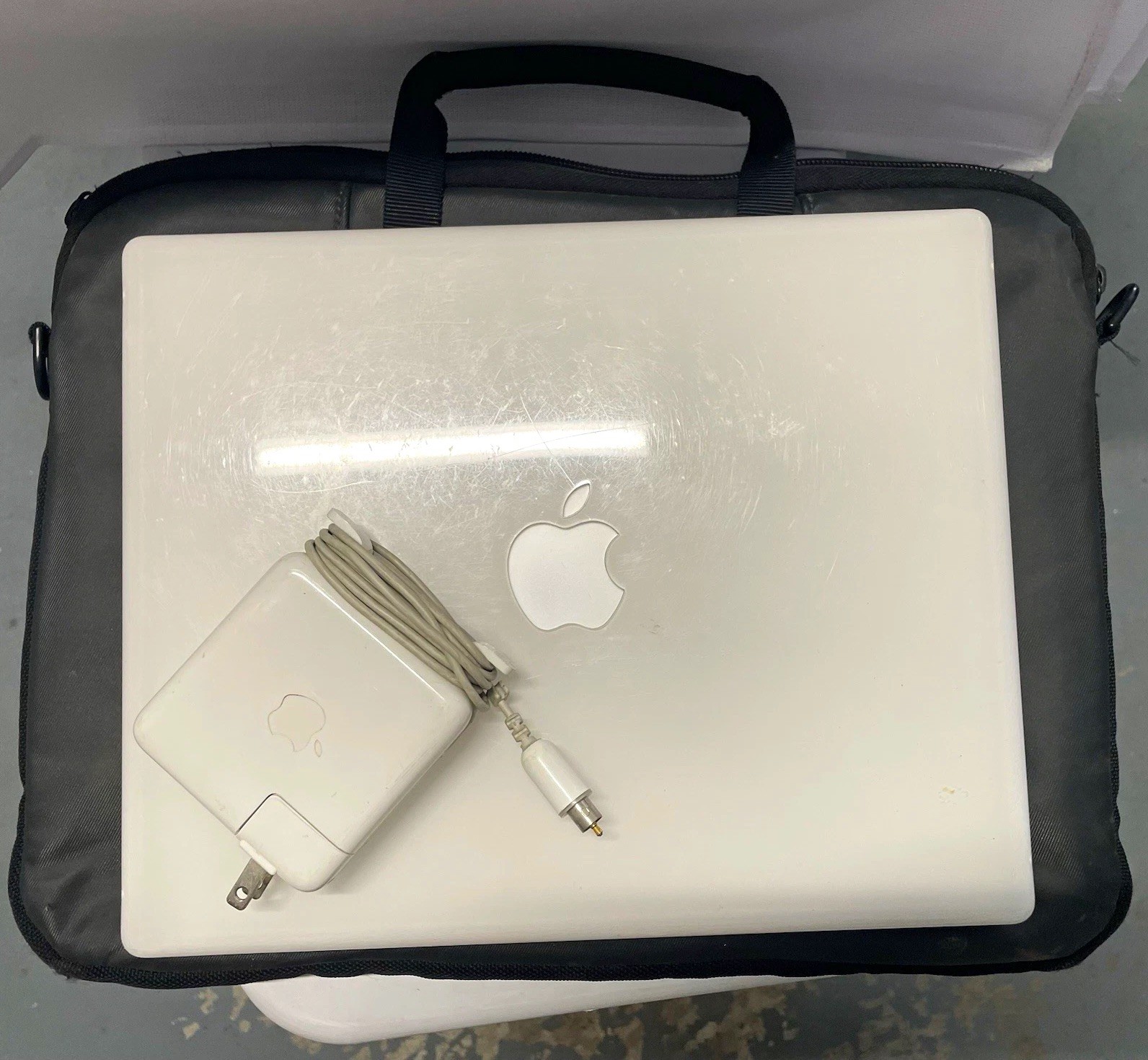 Vintage Apple iBook A1005 12.1in White PowerPC G3 700MHz 128MB Mac OS X Vintage Apple iBook A1005 12.1in White PowerPC G3 700MHz 128MB Mac OS X